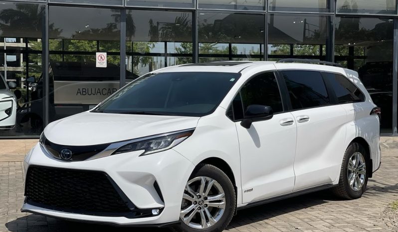 Clean Foreign Used 2021 Toyota Sienna XSE Hybrid full