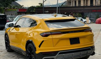 2020 Lamborghini Urus Giallo Auge full