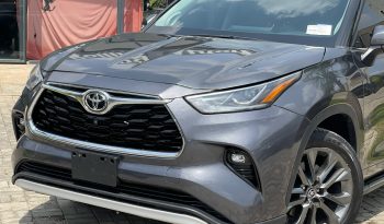 Clean Foreign Used 2021 Toyota Highlander full