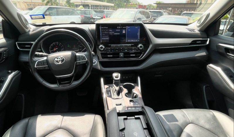 Clean Foreign Used 2021 Toyota Highlander full