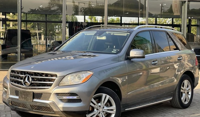 Clean 2013 ML350 Mercedes-Benz full